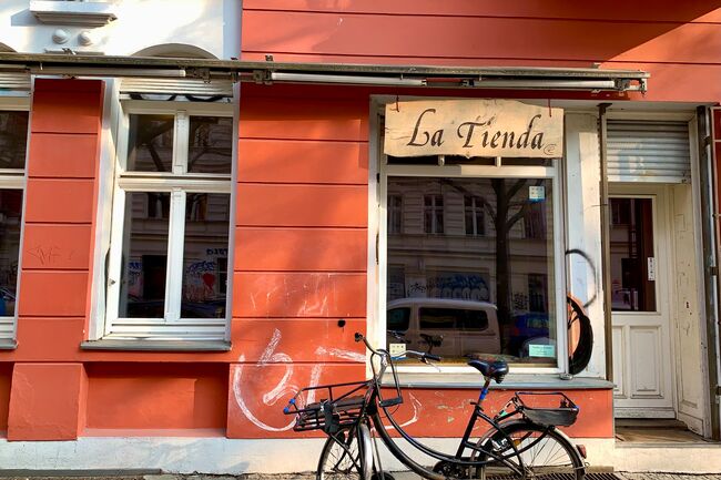 Café direkt gegenüber