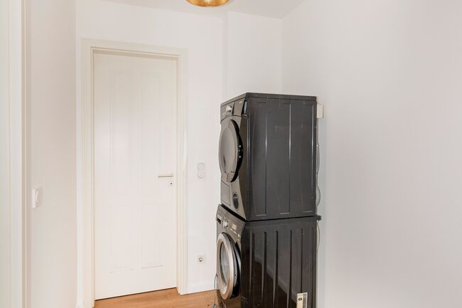 Flur mit Potential für Einbauschrank